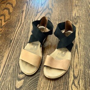 Sorel Ella Sandals, two tone elastic vamp camel color leather strap Size 7